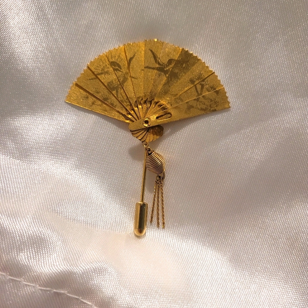 Elegant Vintage - Asian style Folding Fan💛